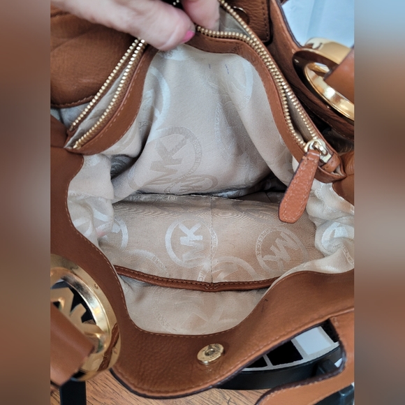 Michael Kors caramel colour leather shoulder bag - Picture 9 of 10